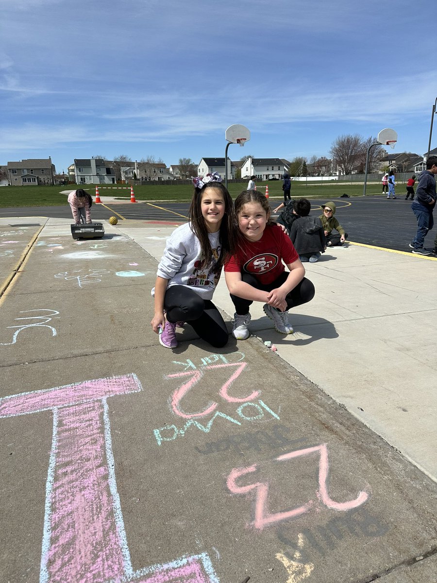 lynette_sartori's tweet photo. When my daughter Sofia and her bestie show love to their fav basketball players Michael Jordan and @CaitlinClark22 at recess today. And of course the letter I for integrity 💪🏽🏀 Love these two girls to pieces. 💕 #besties #recessfun #GOAT #womensbasketball @IowaWBB @chicagobulls https://t.co/qaQh8X7i4Q