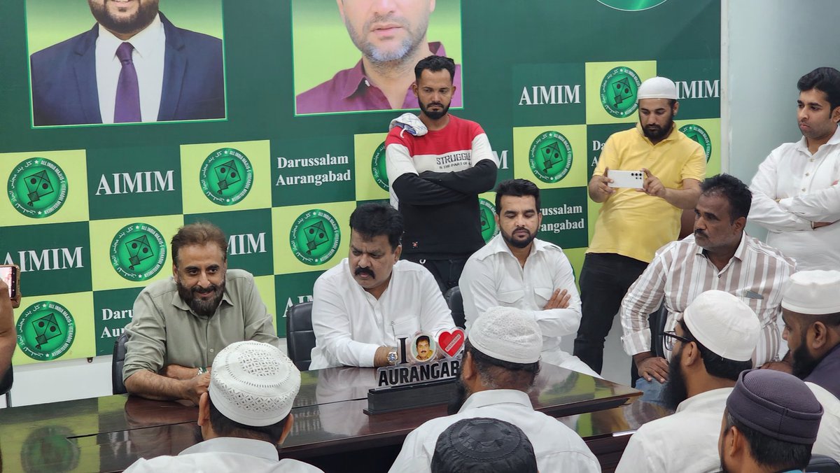 Senior NCP leader and former standing committee chairman of Pune Municipal Corporation (PMC) @AnisSundke joined @aimim_national at the hands of Maharashtra State president of the party and MP @imtiazjaleel_ in Aurangabad. @asadowaisi @imtiaz_jaleel