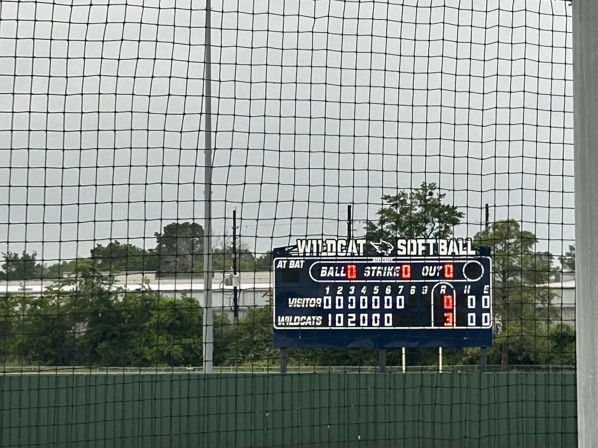 Lady Wildcats softball with a big district win over Tomball! Another shutout for @emma_coombs2025 on the mound! #theNAVYway @TMHSAthBooster @TMHS__athletics @SoftballTMHS