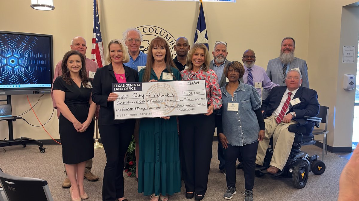 Thrilled to join the Texas General Land Office and Commissioner Dawn Buckingham, M.D. as we presented the city of Columbus with more than $16 million in grants from the Regional Mitigation Program! 🌐 Check out h-gac.com/water-quality-… to learn more about our wastewater program.