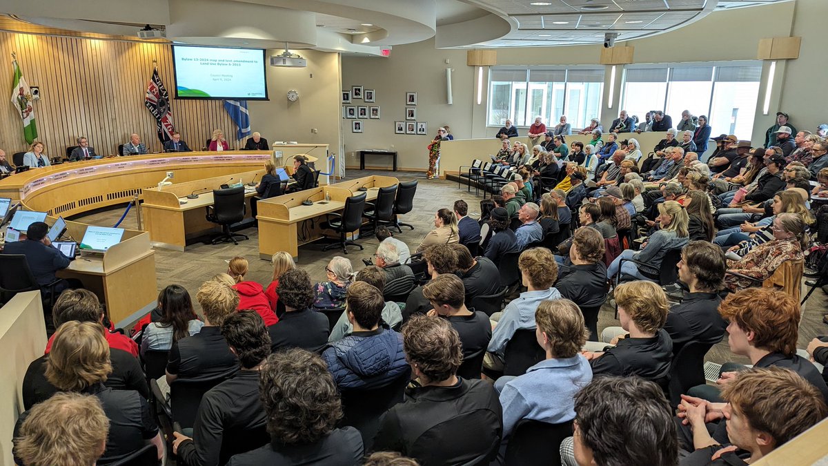 .@StrathcoCounty Council Chambers is packed for the rezoning public hearing concerning the new @SPcrusaders Arena to be built next to the 140+ year old Jackson Homesteaders. 58 registered speakers. Strap in for a long night! #shpk #strathco @BCHockeyLeague