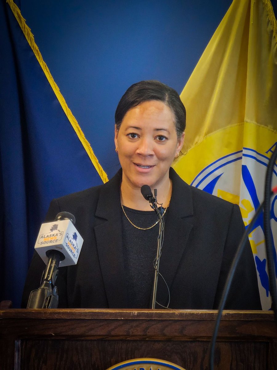 mayor_bronson's tweet photo. Today I announced the retirement of APD Chief Kerle after nearly 28 years of dedicated service, and I proudly introduced Chief-designee Bianca Cross. Congratulations to both! https://t.co/oIFuAu6WQ3