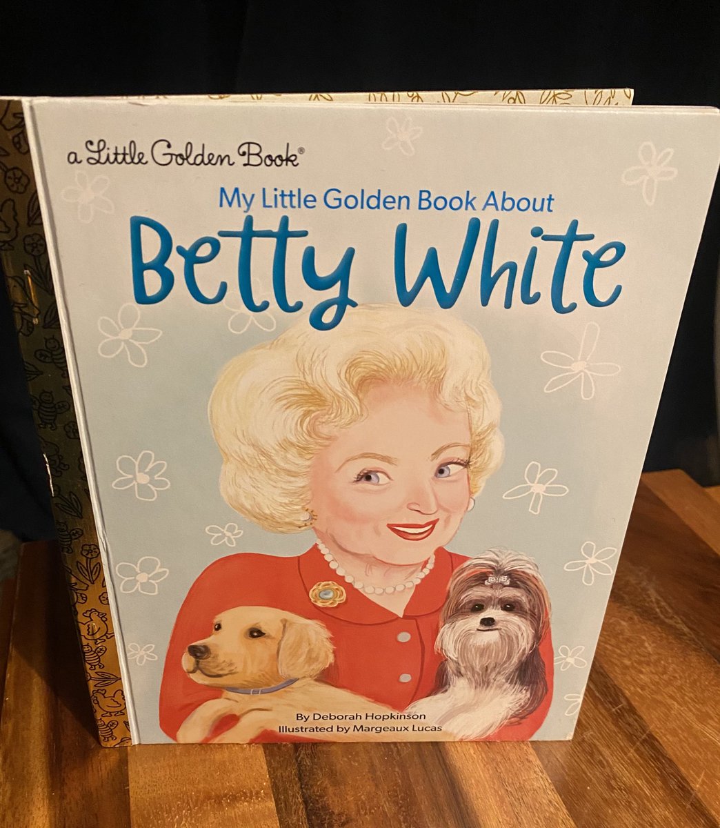 My kid FINALLY let me read the #BettyWhite book for bedtime!! It’s been waiting on the shelf for years 🥹 📚 🎶Thank you for letting me pick….🎶

#PreKDad