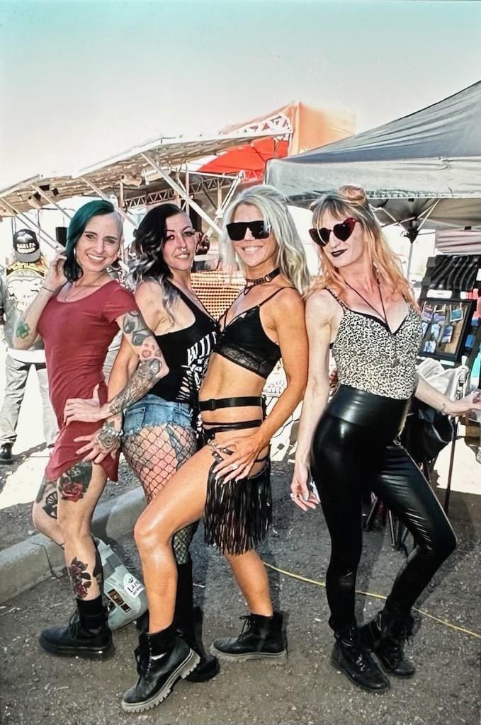 cheyenne_gray95's tweet photo. Wanna see how much fun we really had at bike week?!?!
https://t.co/0iaconbIwt
#azbikeweek #azmodels #onlyfansbabes #hotmoms #hotmomsclub #bikerbabes #onlyfanspromo https://t.co/MzdXfcEQtV