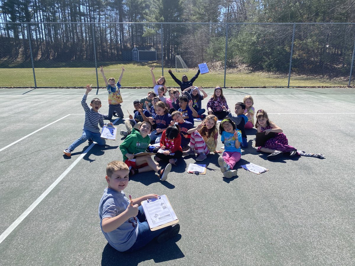 ☀️ We kept on rocking with outside music for 2nd grade today! A little Bluetooth speaker action as we learned about the Keyboard 🎹 family: #piano, harpsichord, and CELESTA! Ask your 2nd graders what a celesta is! @CPSSouthRow @nafme @MAMusicEd @MusicplayTV #harpsichord #celesta