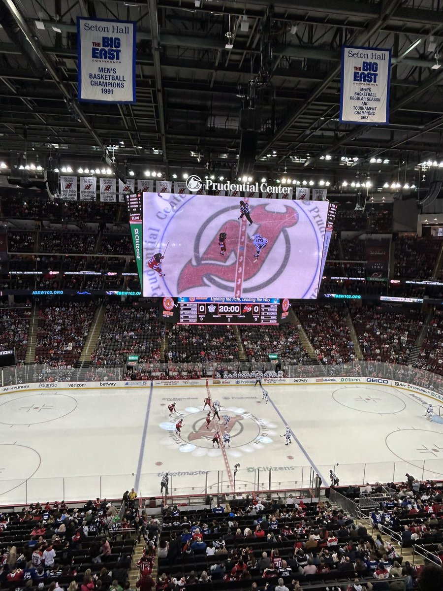 Another NHL game✅ Last full day in USA and I get to watch Leafs-Devils! What a goal in the first period by Hischier🔥