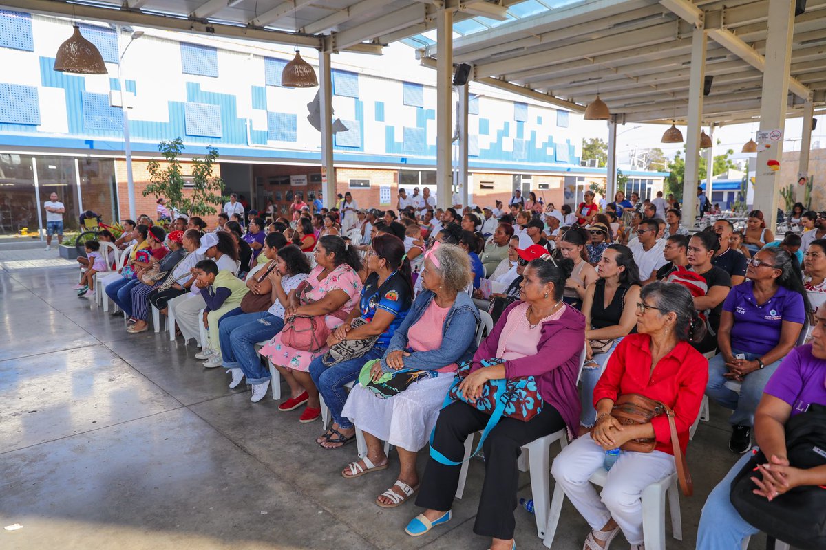 Durante los primeros 100 días, la Alcaldía de Santa Marta, a través de la Secretaría de Promoción Social, Inclusión y Equidad, inauguró la Oficina de Atención para los Programas de Prosperidad Social en la plazoleta de mariscos del mercado público. Este evento resalta el…