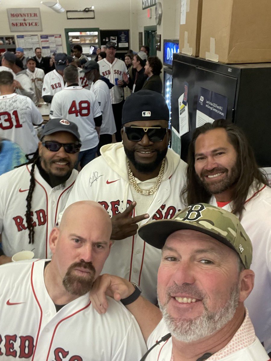 JohnnyDamon's tweet photo. ‘04 reunion 🏆 #openingday #redsox https://t.co/2t8uXbgpoK