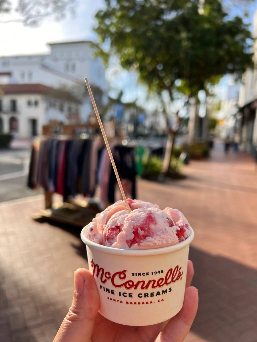 GeneraGift's tweet image. Licking away the worries, one scoop at a time.