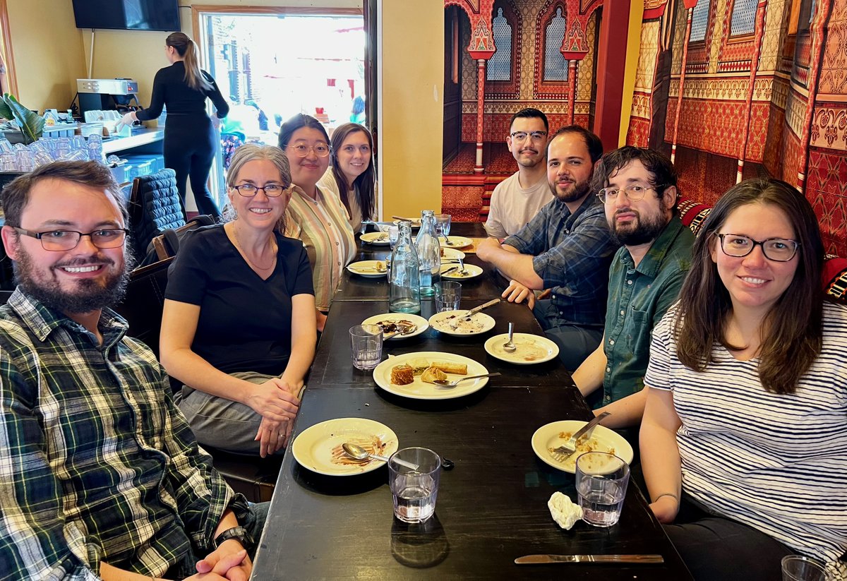 History graduate students at Rutgers having lunch today with Dr. Francise Hirsch (Wisconsin-Madison) who gave a powerful lecture on the Soviets at Nuremberg as part of the Distinguished Lectures in European History lecture series. @RutgersSAS @RutgersEurope