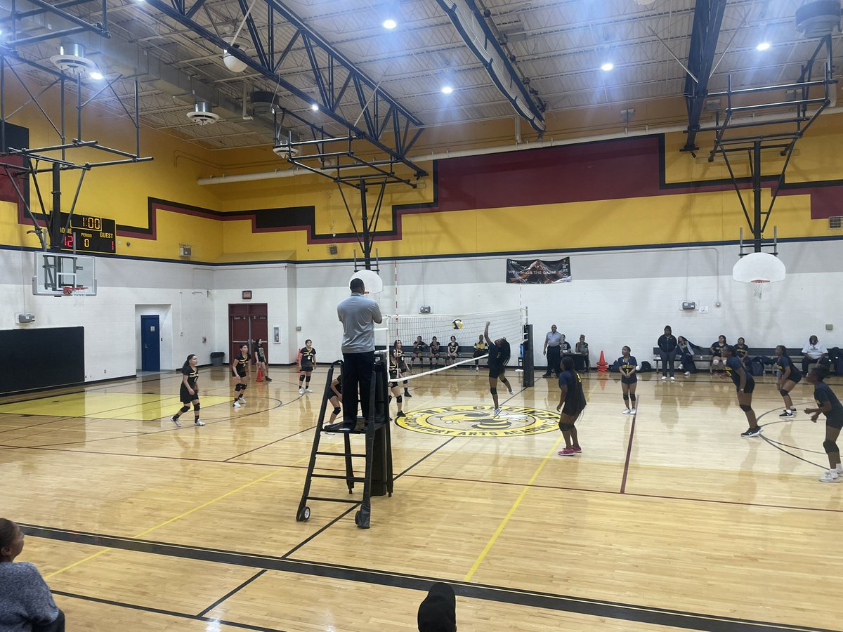 Let’s go ladies!!!! Greiner vs. West Dallas Stem, love watching our middle schools grow. @GreinerAcademy @pk_stem