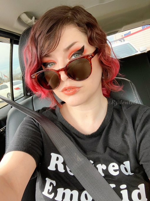 anyone else sort of feeling like a freak on a leash??? 👀✨ https://t.co/yh5RPYJO3A<a href="/tag/mvsales"class="tags"><span>#mvsales</span></a>