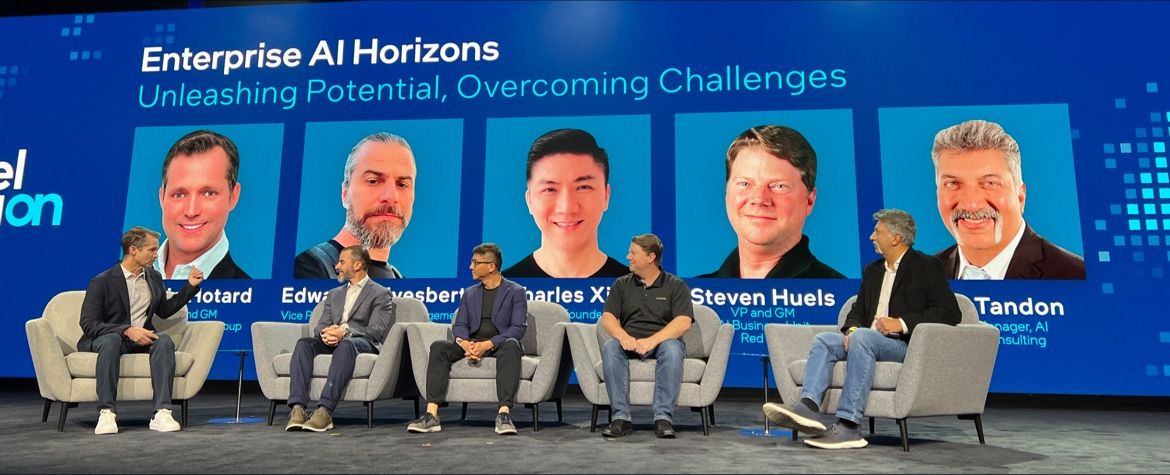 Zilliz CEO @starlordxie joined fellow execs from @intel @Deloitte @RedHat and @IBMwatsonx to talk about the potential and challenges for enterprises adopting and building #AI technologies on the #IntelVision main stage.