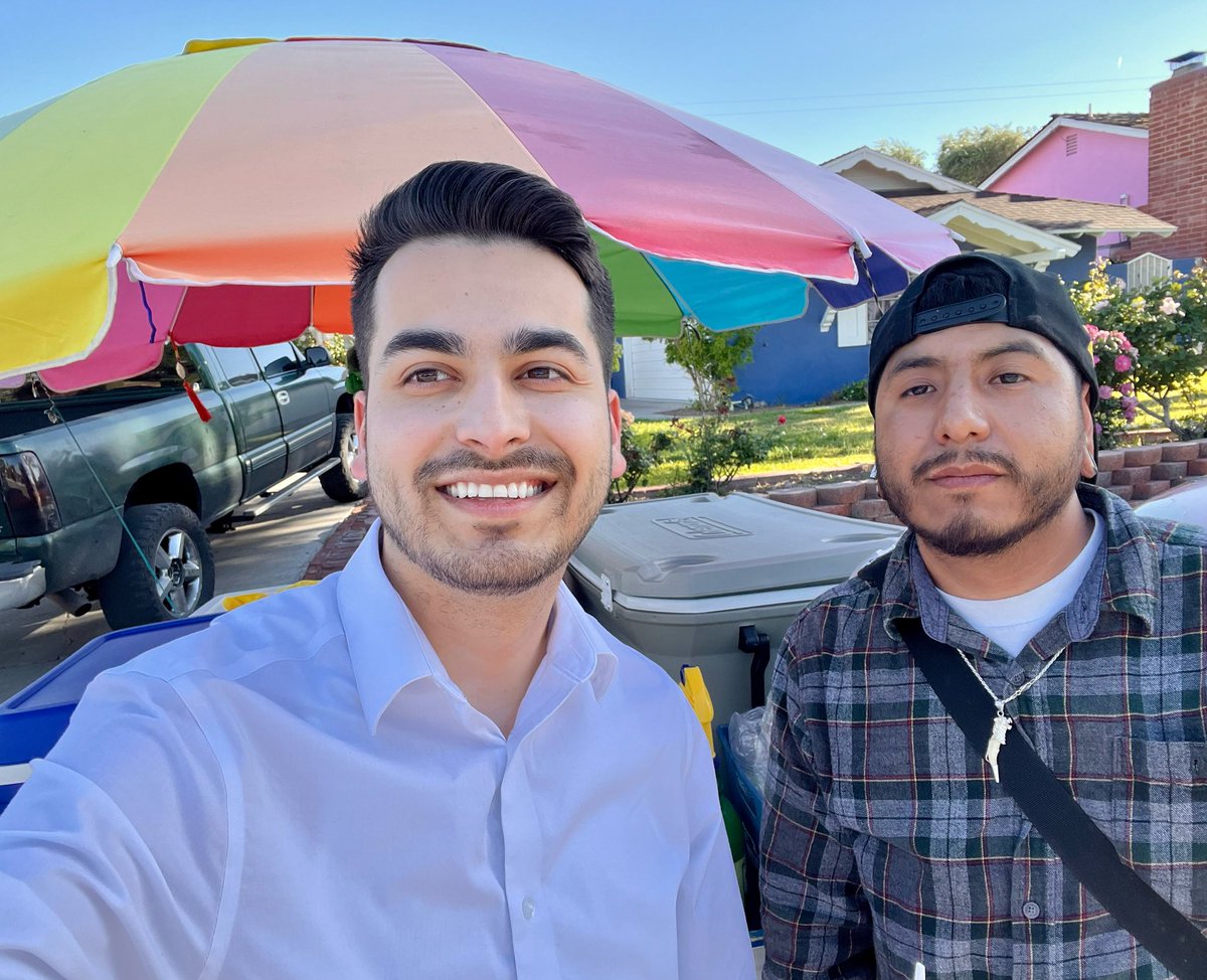 Perfect timing! Got home this afternoon from work and flagged down Rene, my neighborhood’s street food vendor in #SD10 Street vendors have always been a vital part of the culture in East Las Vegas, let’s work to protect these small businesses! 🌽 🍦
