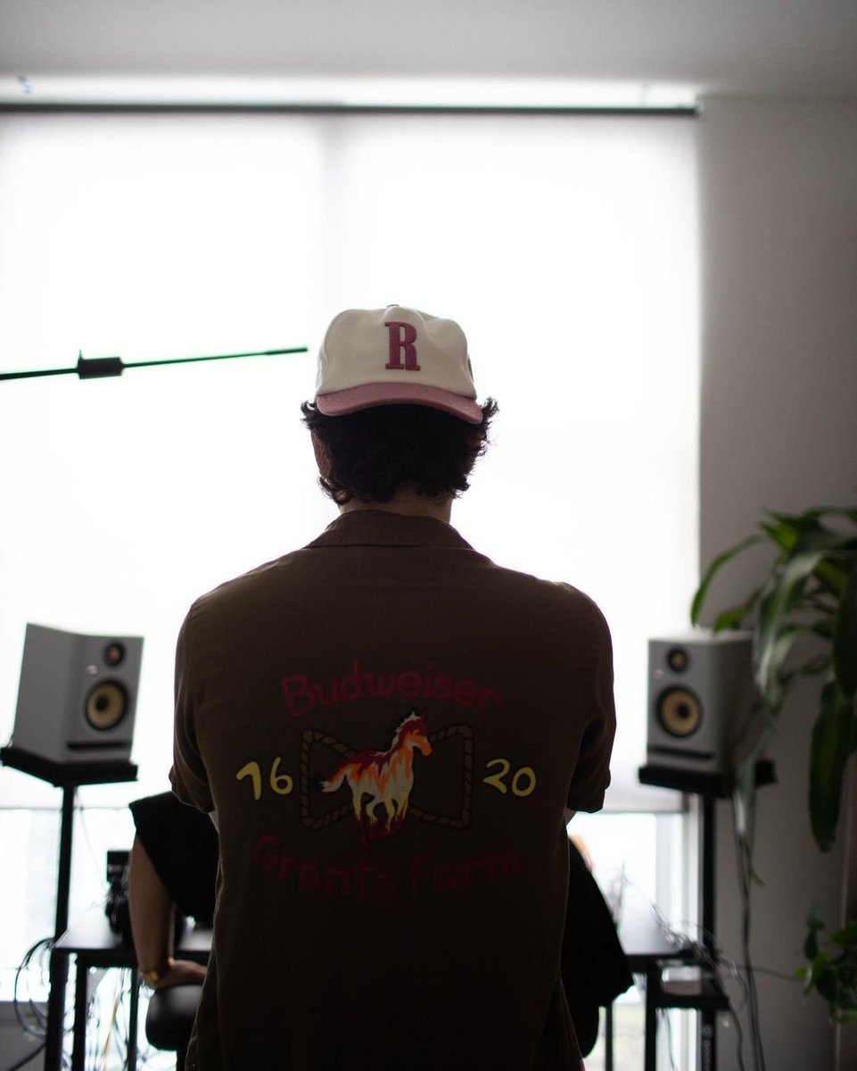 #Repost <a href="/musicmandomx/">Mando</a> with <a href="/let/">let</a>.repost 
• • • • • •
Que prefieren? 🦅😎🎶
Balada o pa bailar