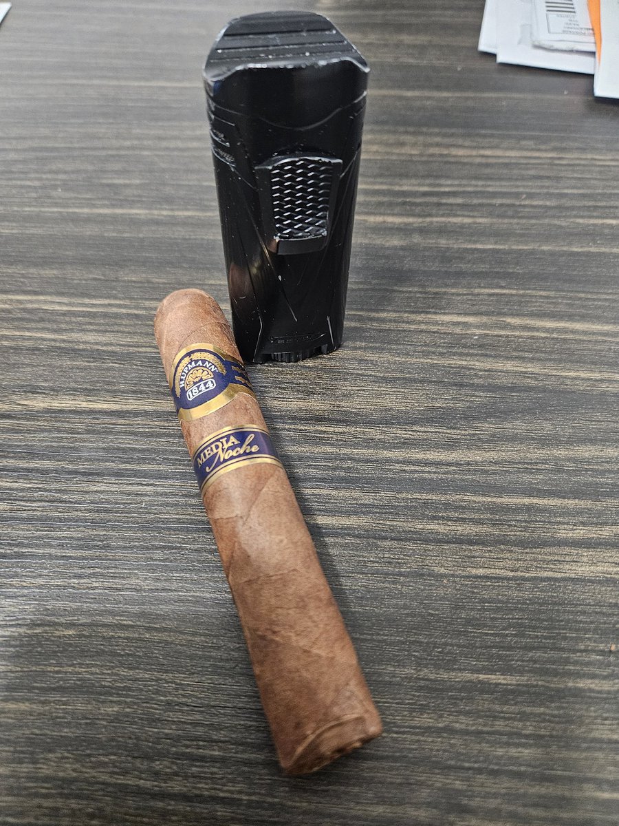 #cigars #cigarsofinstagram #cigarsdaily #cigarsmoker #cigarlover #cigarsociety #cigarlife #cigarsnob #cigarsandwhiskey #cigarsocialclub #cigarshop #cubancigars #cigarsdailynation #cigarsclub #cigarsandbourbon #cigaraficionado #upmancigars