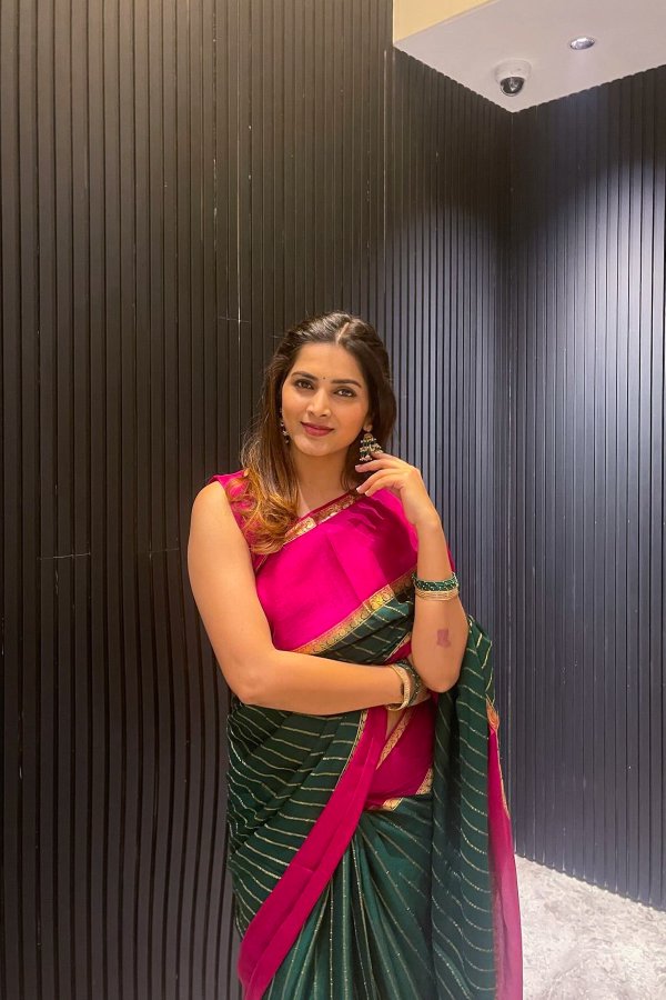 GKx-2ABWUAADnOf?format=jpg&name=900x900