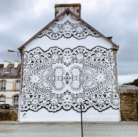 Polish painter Nespoon creates street art with lace patterns #WomensArt