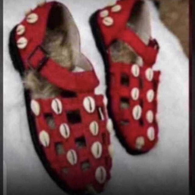 Better Nigeria 🇳🇬 or This Akube Shoe 👞….?? @King_Tundeednut @JokesMemesFacts @stillblazingtho