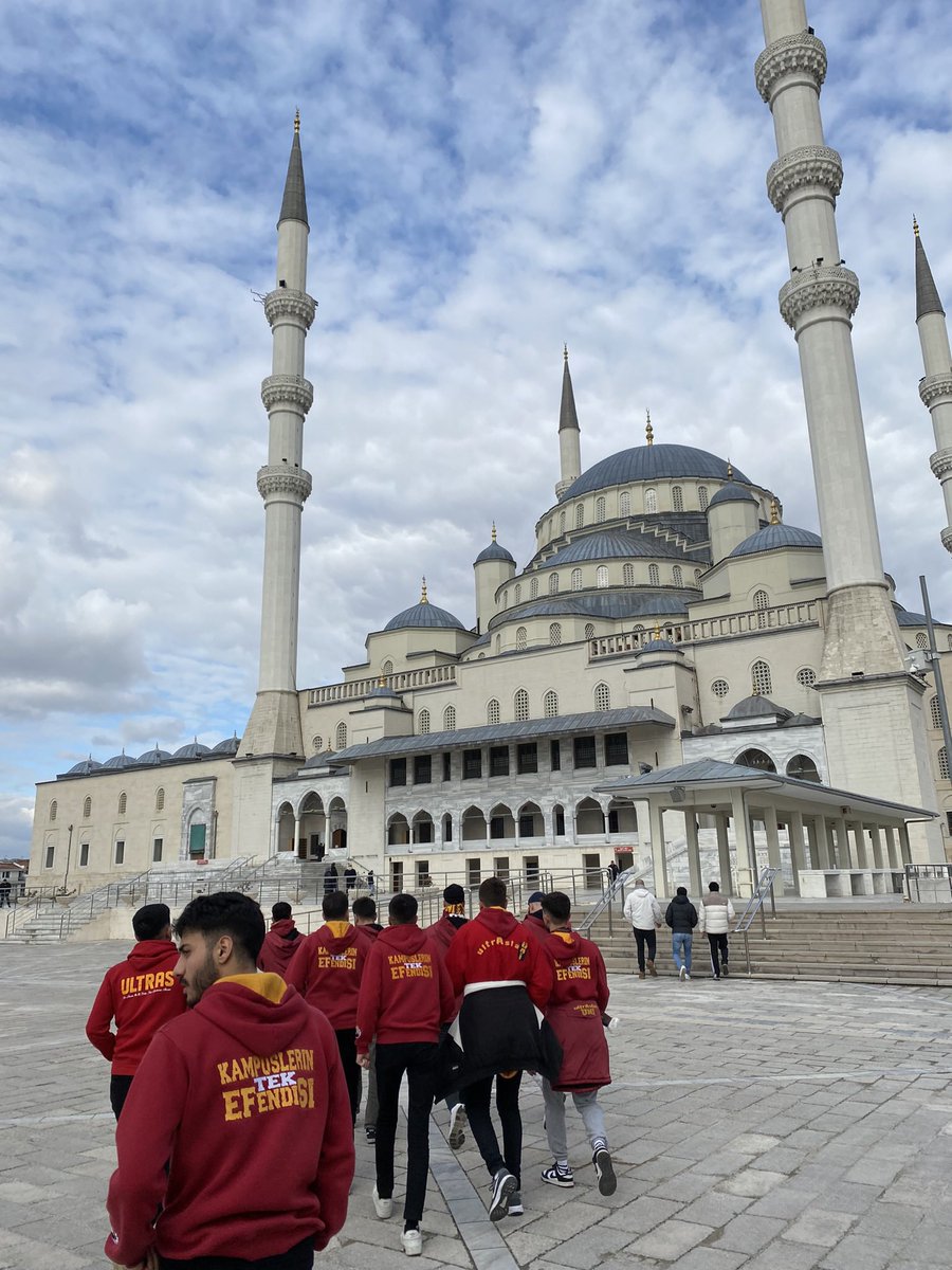 İyi bayramlar #Galatasaray ailesi ! Tüm İslam aleminin Ramazan bayramını kutlar sevdiklerinizle birlikte mutlu bayramlar dileriz :) #ultrAslanUNI
