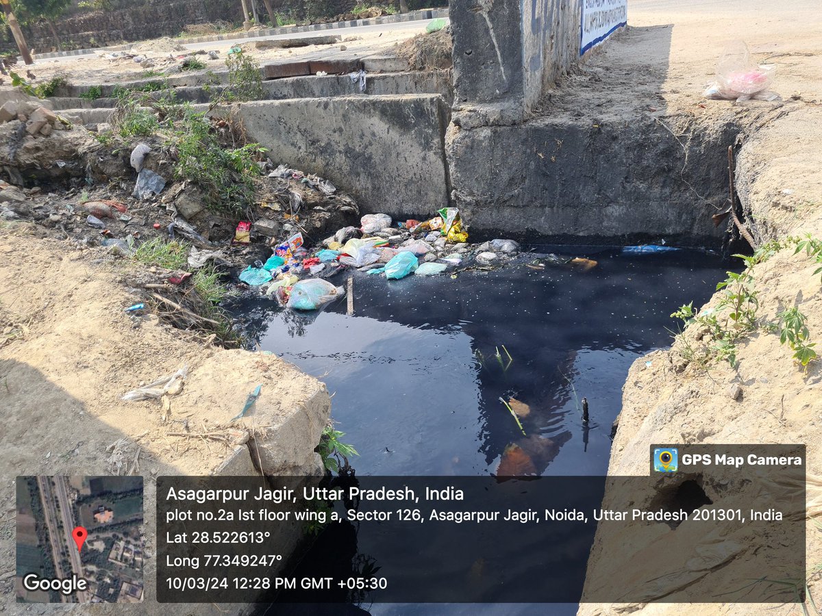 igovindindian's tweet photo. @CeoNoida @noida_authority Drain is not connected to main drain,due to which all dirt&amp;garbage comes in residential boundary,Complaints made to concern JE but no action has been taken.Request you to get this drain connected&amp;covered so that we can get rid of this dirt and smell.. https://t.co/rlgp56JAxK