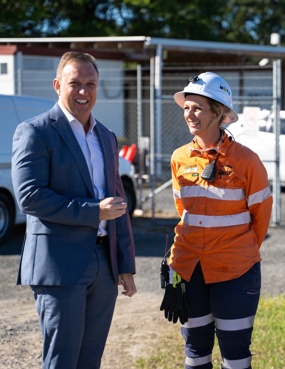 The Bruce Highway upgrade between Caboolture and Steve Irwin Way is officially complete. It was built by more than 660 workers, like Tara who I met today. They’ve delivered an extra two lanes, new exit ramps and improved interchanges.