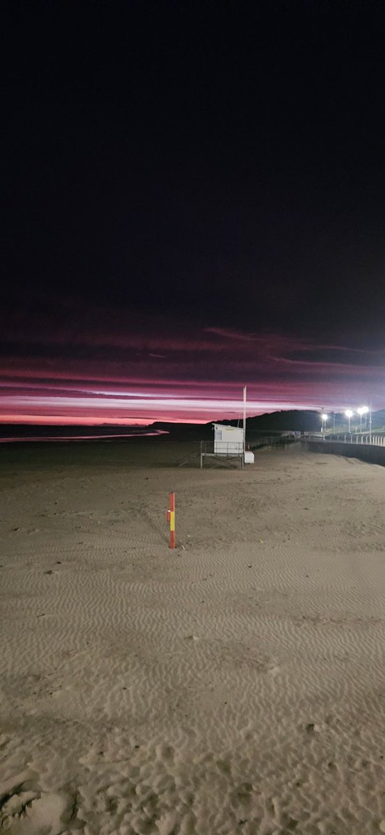 A nice sunrise over the East Strand #Portrush this morning. Still cool outside but not nearly as windy Have a lovely day folks #BENICE @loveportrush @LoveBallymena @PollyMcC71 @Portmagical @exploreccag @VisitCauseway @NITouristBoard @jimbolee12