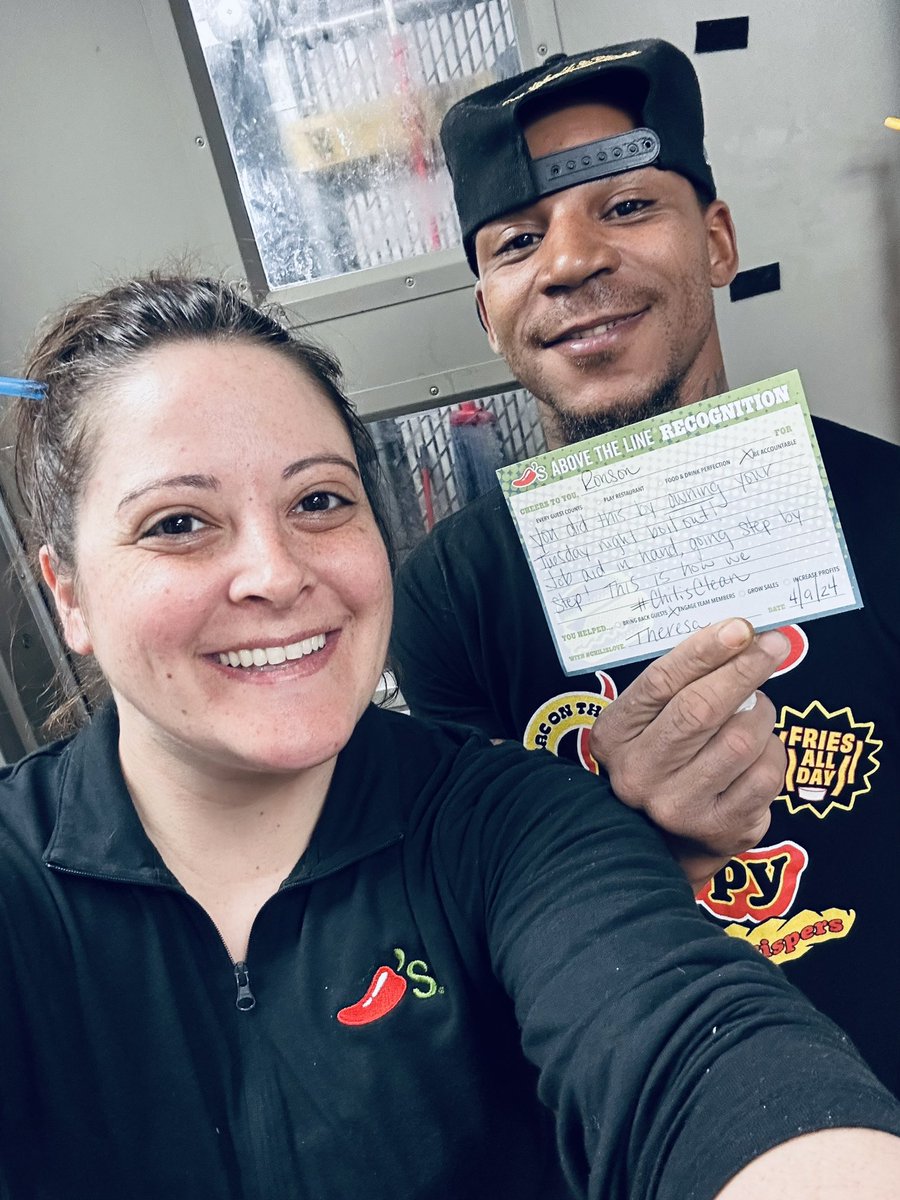 A huge CHEERS to Ronson tonight for really owning his sparkle! He has come so far with Tuesday night boil outs and utilizing his #ChilisClean job aids! 👏🏼👏🏼👏🏼👏🏼👏🏼👏🏼 #TeamCapeG #WhittingtonTogether @Mikwhittington @CaraLiebman @ethandshaffer