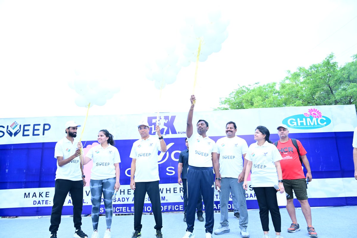 Engage, educate, empower. it's voter awareness in action. 🏁🏃‍♂️ 'Ready, Set, Vote!' The 'I Vote for Sure'2K run from Botanical Garden to Hitex, led by @CEO_Telangana Sri Vikas Raj & DEOs of Hyderabad & Rangareddy and other officers, is not just a race—it's a stride for democracy!…