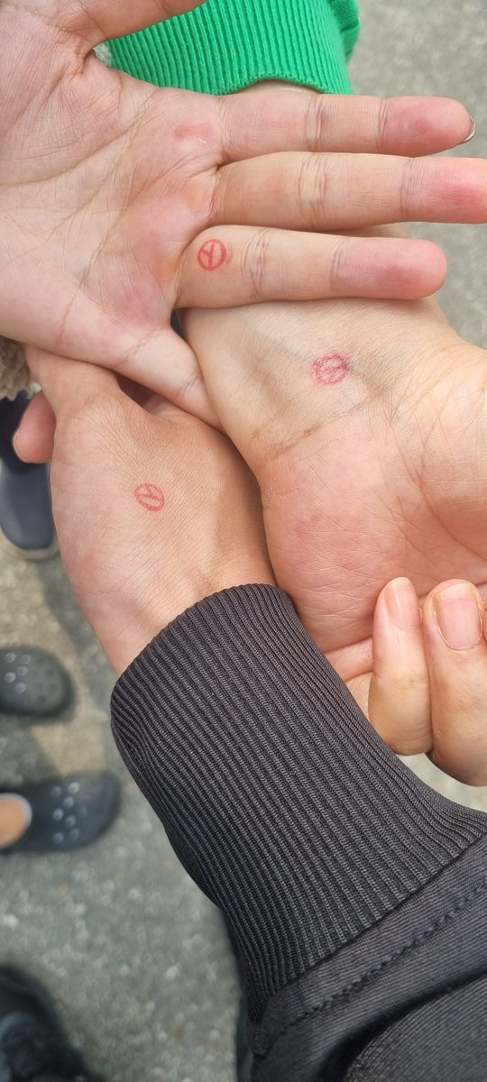 투표완료
한명은 사전투표 세분다 투표했습니다