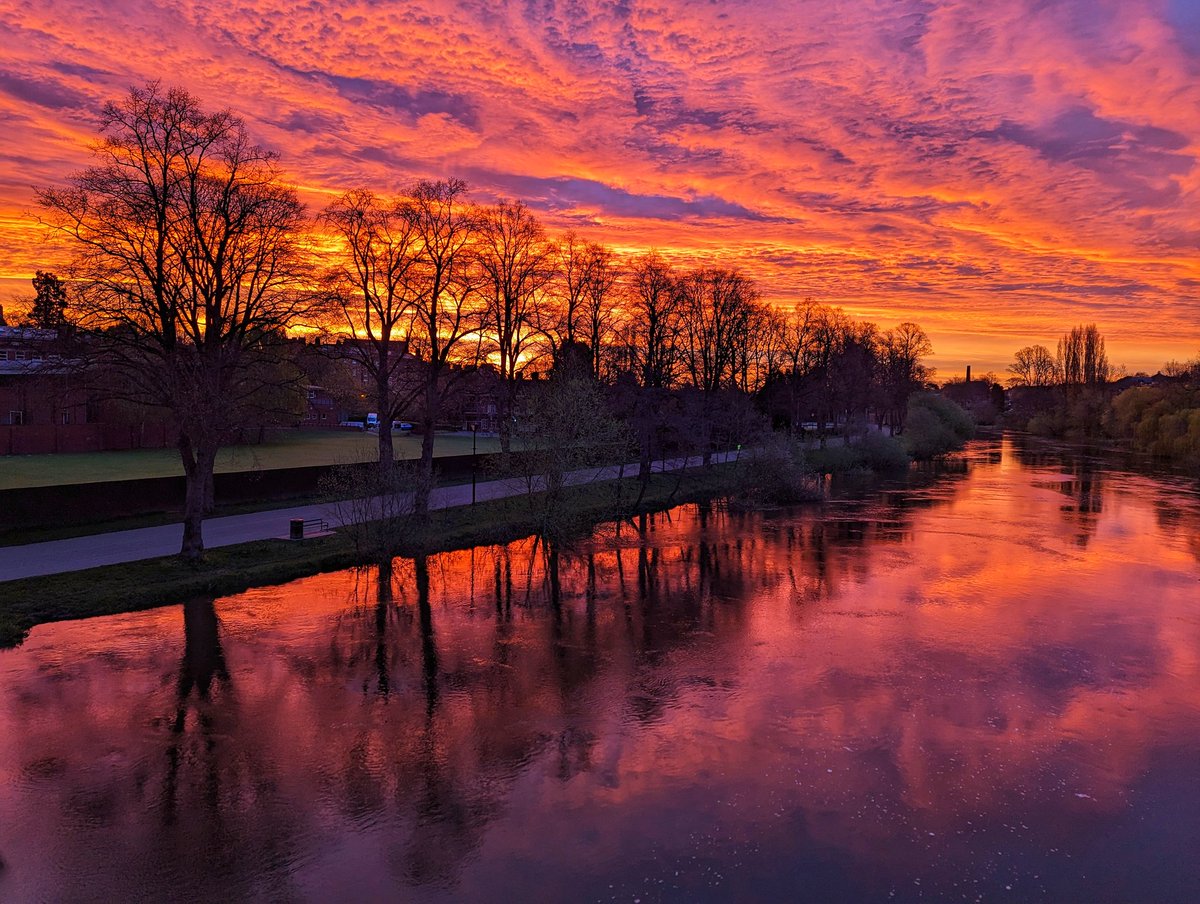 Wow😍 The most incredible #sunrise over Shrewsbury this morning. #loveukweather