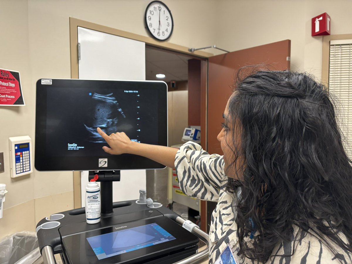 Let’s focus on POCUS! The Pre-Renals interest group hosted a hands-on ultrasound session for our residency this evening 📸 Pictured is PGY2 and budding nephrologist Dr. Samiddhi Weerasiri, showing her windows! @CaThompsonMD