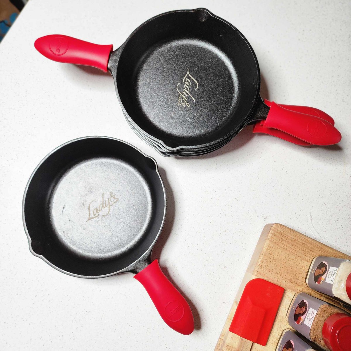 My 8” #castiron “Lady And The Pepper Pans” are avail @ ladyandthepepper.shop !
#castironcookware #pepperpan #8inchpan #cookware #lodgecastiron #homecooking #smallbatch #merch #spicyancho #spicygarlick #spicybrine #products #branding #spices #ladyandthepepper #LATPshop🌶️🔥