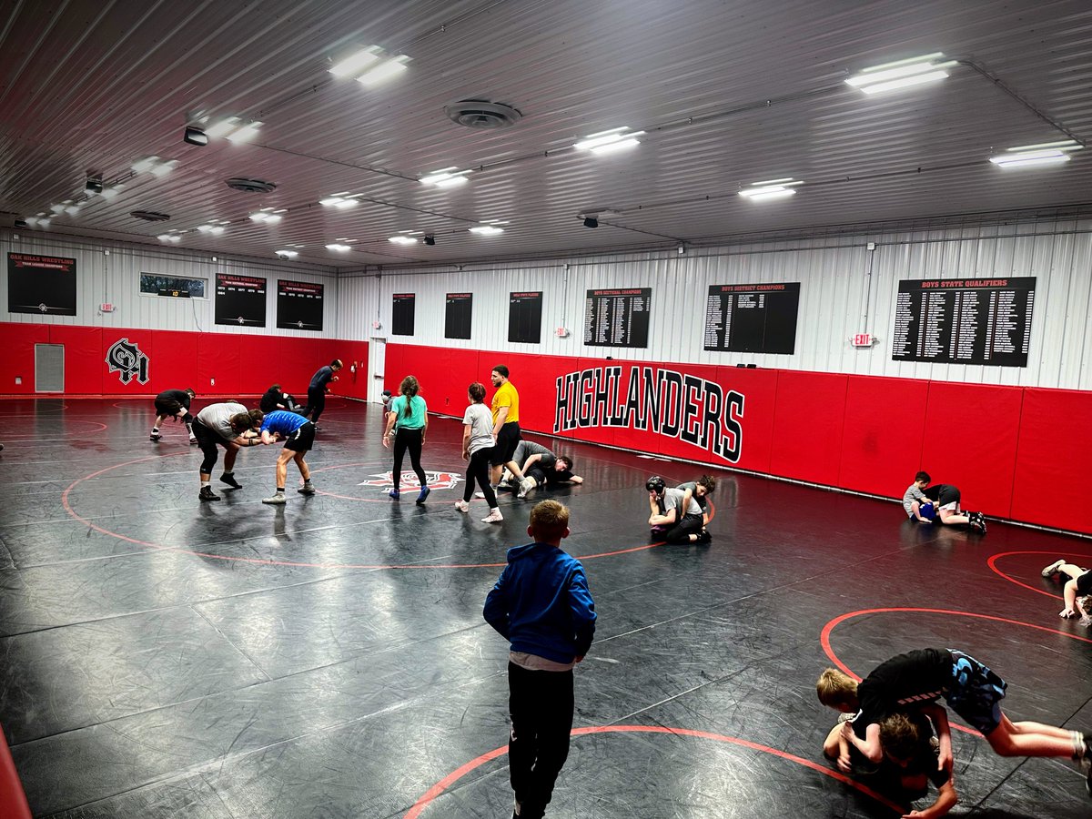 Off-season grind 💪🏽 packed room‼️
Better never stops 🤼
#youthwrestling #Womenwrestling #freestylewrestling #wrestling #OHTCtrainned #OnHighlanders