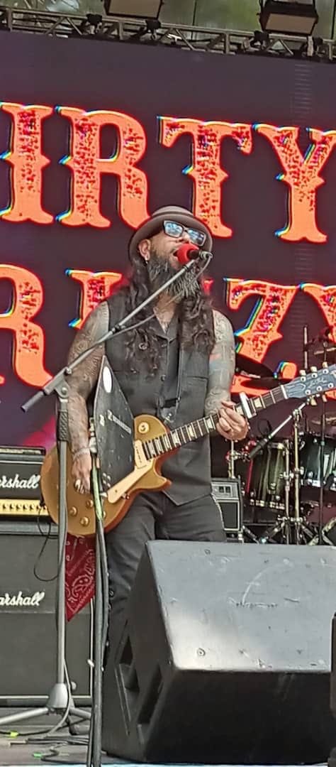 Dirty Trizzy live at “Gillmanfest 2024”

#Caracas #DirtyTrizzy #ClassicHardRock #LiveMusic #Concert #Gillmanfest