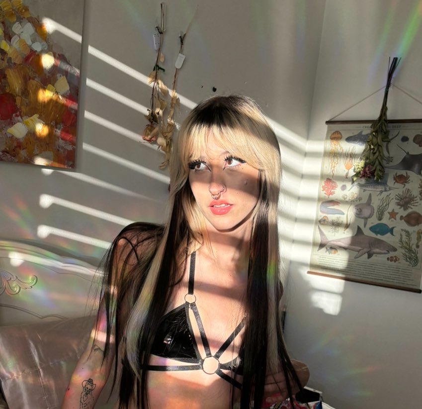 WheninRome113's tweet photo. Just a Cali livin’  𝕲𝖔𝖙𝖍 𝖌𝖔𝖉𝖉𝖊𝖘𝖘 with goals and EXPECTATIONS! ✨

Not new to nsfw just new pinned ! 🫀

Onlyfans in bio🩸

I expect gifts replies &amp; respect! 🦇

I expect surprises &amp; random sends! 🕷️

I reply to “menu” 🐦‍⬛

Platonic flirt 🖤 https://t.co/hIInQwGhtg