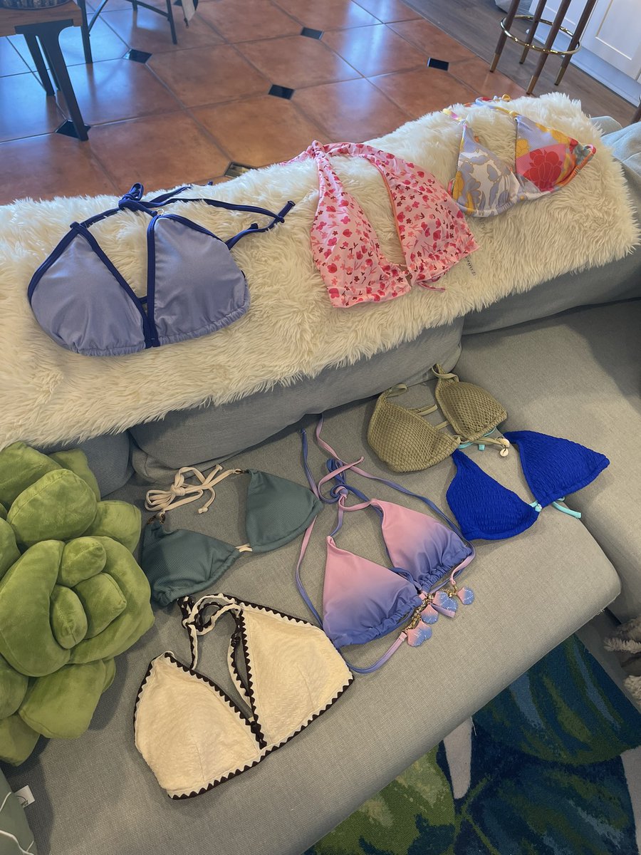 EEEE THE BIKINIS ARRIVED!! (Bottoms not pictured) I’m so excited to try them on!! 💖