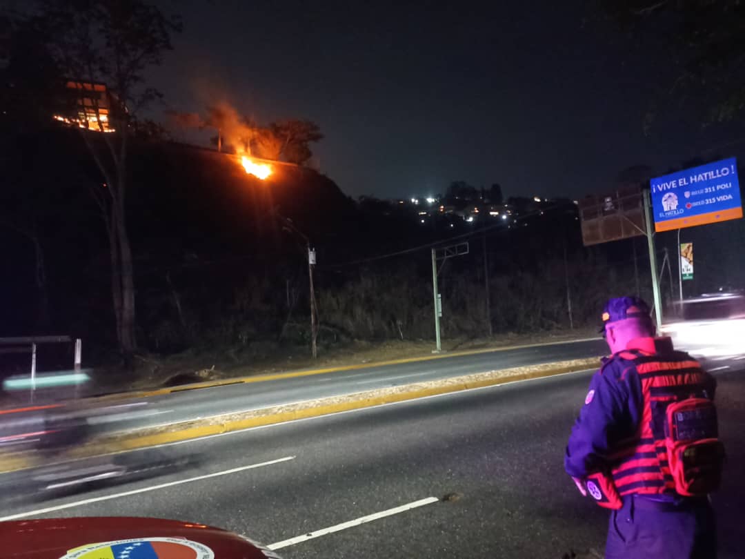 Por incendios forestales en Caracas y Miranda detenidas 16 personas goo.su/Sy4zVfj