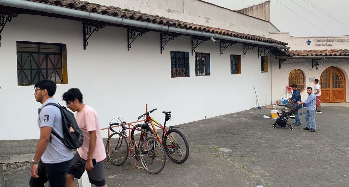 ¿Qué sería de la expresión sin forma, color, textura,  símbolo? 🖼️La DGPCyM, y parte del equipo #FILU preparan el lienzo para  los estudiantes de Artes Plásticas que realizan el mural que sintetiza la esencia #FILU24. ¡Cáele a la #FILU24!