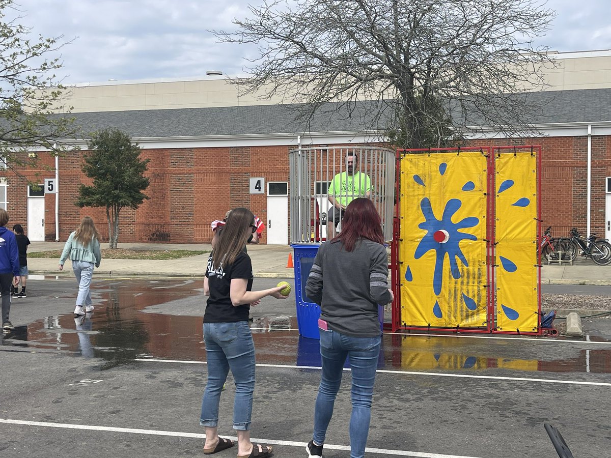 JHSPrin_WJCC's tweet photo. Thank you to our SCA for a great Spring Fest! #EaglesENGAGE #Heartbeat https://t.co/uXJ5Kcv0gH