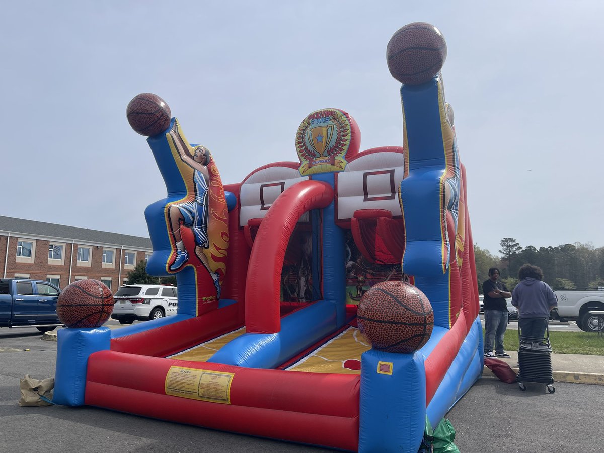 JHSPrin_WJCC's tweet photo. Thank you to our SCA for a great Spring Fest! #EaglesENGAGE #Heartbeat https://t.co/uXJ5Kcv0gH