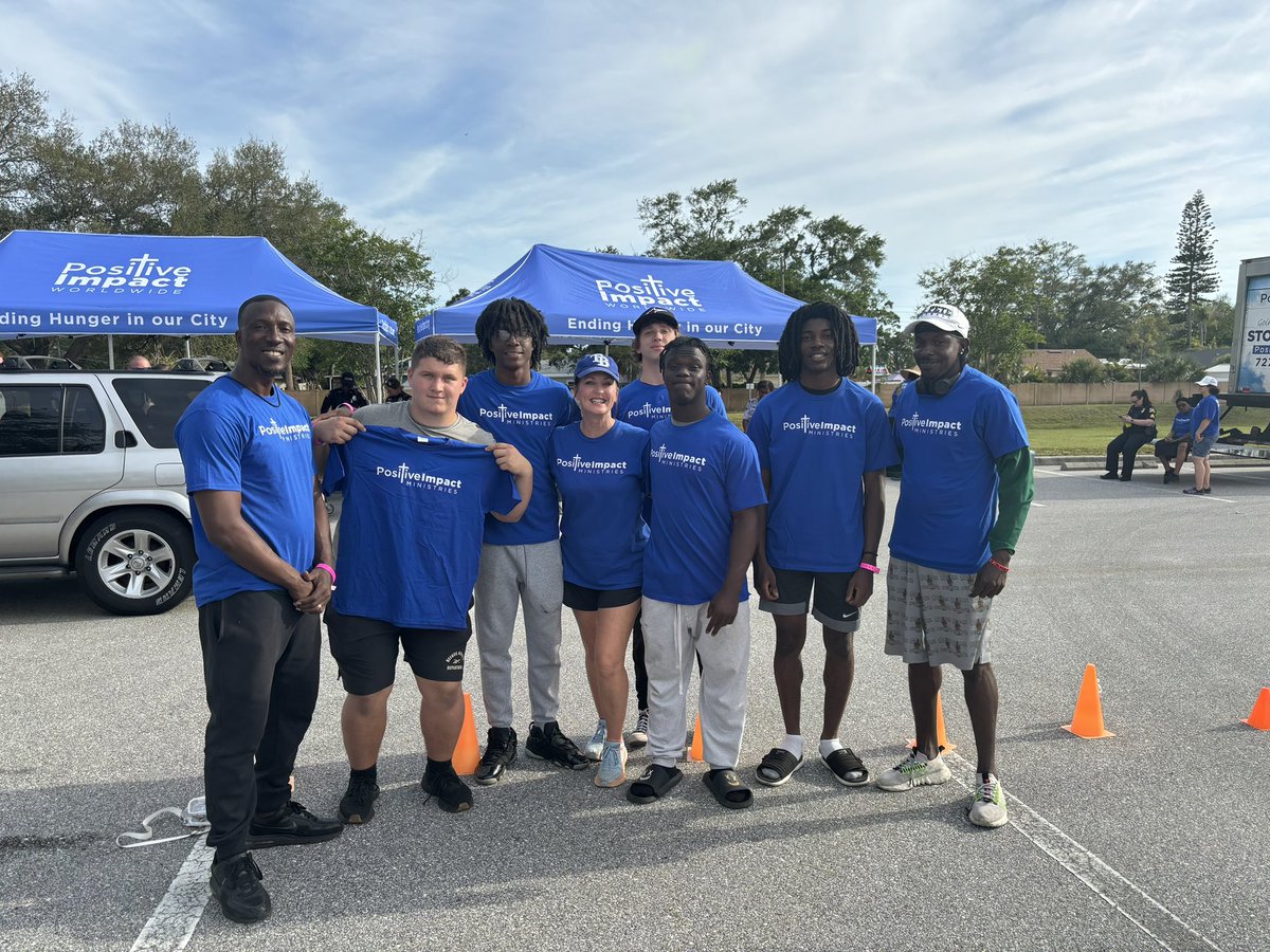 Thank you Heather Bay & Positive Impact Ministries for the opportunity to allow several great young men of St. Pete HS football to serve our community at SPC Midtown. Over 150 families served! @JJonesjr06 @vontae459 @DominikOL61 @bethe_beast1k Tim Jordan & Ray’mon S.