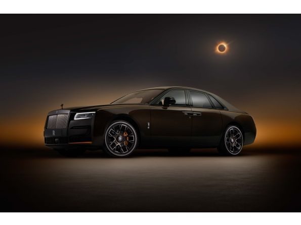 Rolls-Royce Black Badge Ghost Ékleipsis Private Collection: An expression of spellbinding beauty luxurylifestyle.com/headlines/roll… #RollsRoyce #RollsRoyceGhost #classiccar #luxurycar