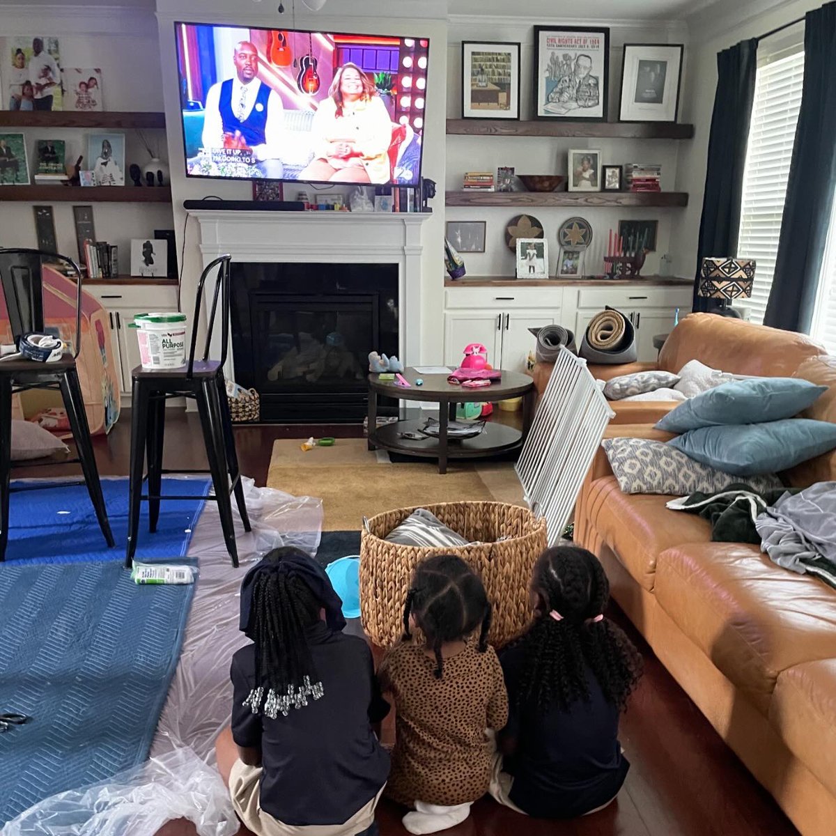 A few pics I got sent today. Real fun time chatting with <a href="/kellyclarkson/">Kelly Clarkson</a> on the <a href="/KellyClarksonTV/">The Kelly Clarkson Show</a> 🙌🏾

Don’t just watch the clip, but challenge yourself and those who have a heart to become a long term donors of The Boyce L. Ansley School