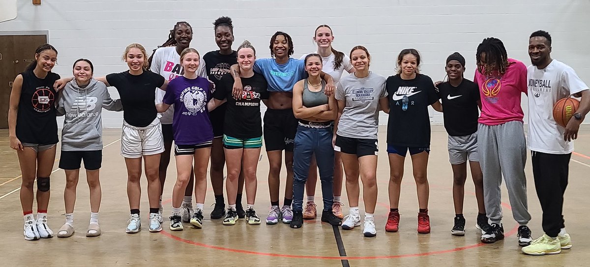 Sometimes we just get after it! No Drills, just Cardio and going at one another! @janessa_mosley @Camillav0 @Raelynlw11 @marti_isla @LynelleAwou @lorenaawouu @AlainaD04 @Jossyj22 @BourrageDivine @madisonoaustin @CiaraMcmath @MariaJones17524 @tahlea_9