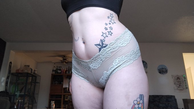 i dont have much to say todayyy~  subscribe to my links if you think i'm hot plz &amp; thank q 🤍  . . . &bull;