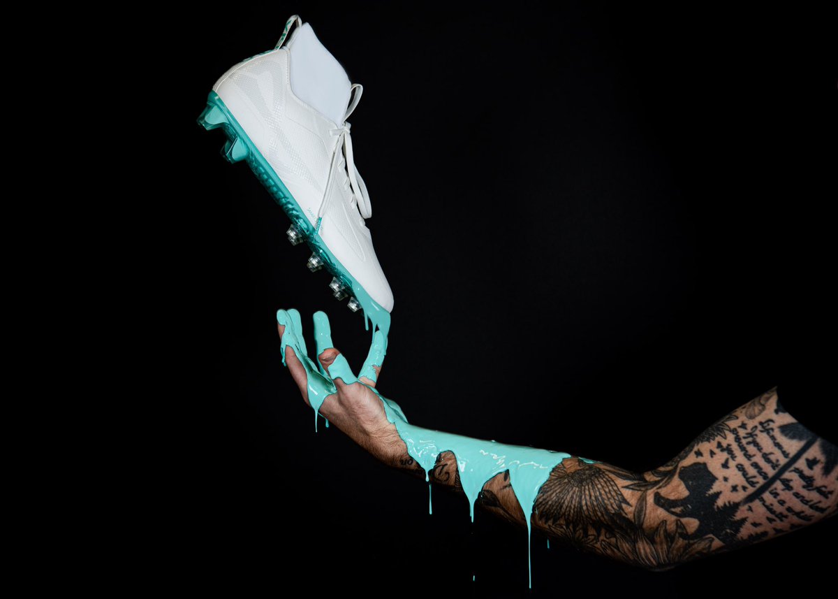 When form and function meet pain-free performance, you play well and STAY well.

Caddix cleats with SmartStuds™ reduce the rotational force responsible for knee and ankle injuries.

Join the Movement-Movement today!