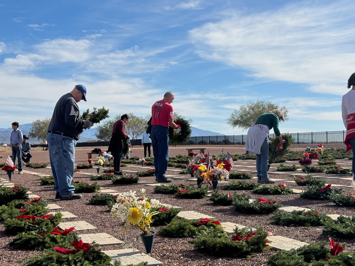 .@WreathsAcross America Day is in December but wreath sponsorships at Arizona Veterans' Memorial Cemetery at #Marana are already off to a great start! Help AVMC-Marana reach their goal by visiting bit.ly/49ruXnm to sponsor a wreath (or two!). #AZVets #Veterans #Tucson