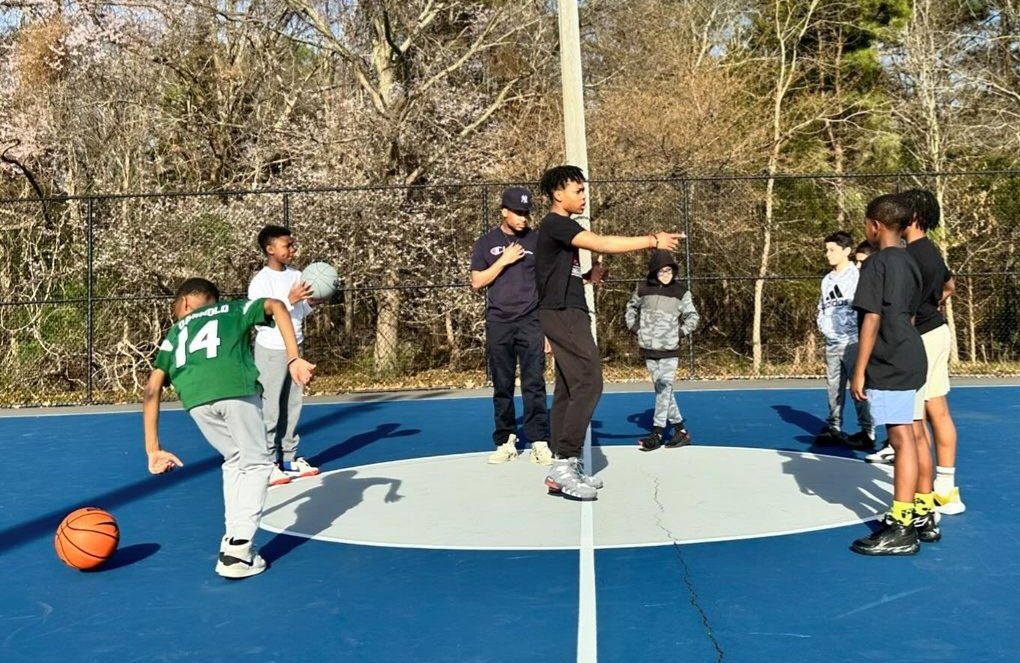 suffolkPALs's tweet image. Beautiful day for our PAL Basketball Skills Clinic at Granny Rd Park ☀️ 🏀 
Our thanks to our amazing volunteers teaching skills & drills and making sure the kids have a great time!
#copsandkids #scpd #libc #wearepal