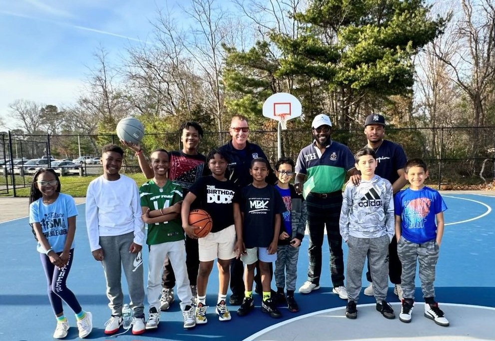 suffolkPALs's tweet image. Beautiful day for our PAL Basketball Skills Clinic at Granny Rd Park ☀️ 🏀 
Our thanks to our amazing volunteers teaching skills & drills and making sure the kids have a great time!
#copsandkids #scpd #libc #wearepal
